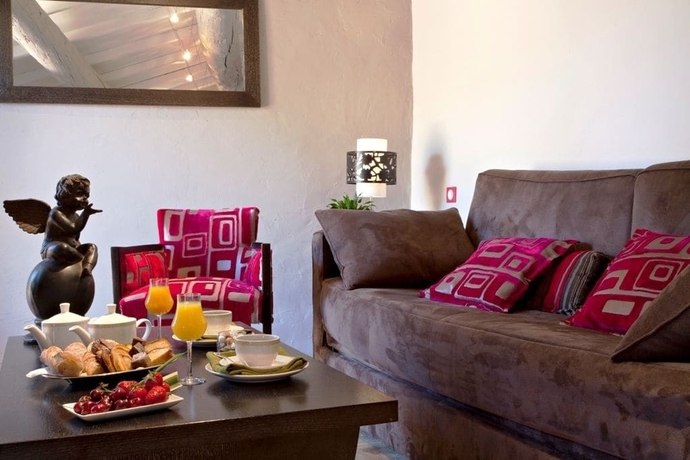 Imagen de la habitación del Hotel Hostellerie Le Castellas. Foto 17