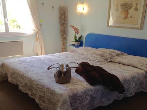 Imagen de la habitación del Hotel Hostellerie Le Chalet Fleuri. Foto 7