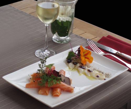 Imagen de la habitación del Hotel Hostellerie Le Roannay. Foto 2