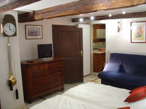 Imagen de la habitación del Hotel Hostellerie Le Ry D'ave. Foto 3