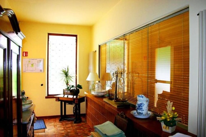 Imagen de los interiores del Hotel Hostellerie Le Turckheim Croix d'Or. Foto 19