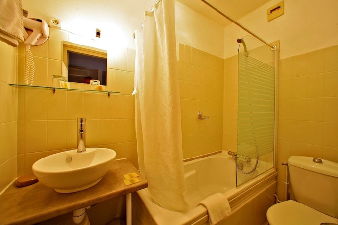 Imagen de la habitación del Hotel Hostellerie Maleville. Foto 15