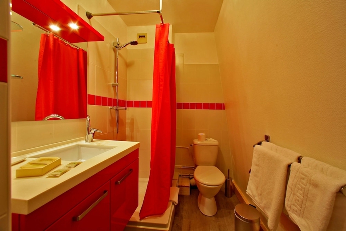 Imagen de la habitación del Hotel Hostellerie Maleville. Foto 16