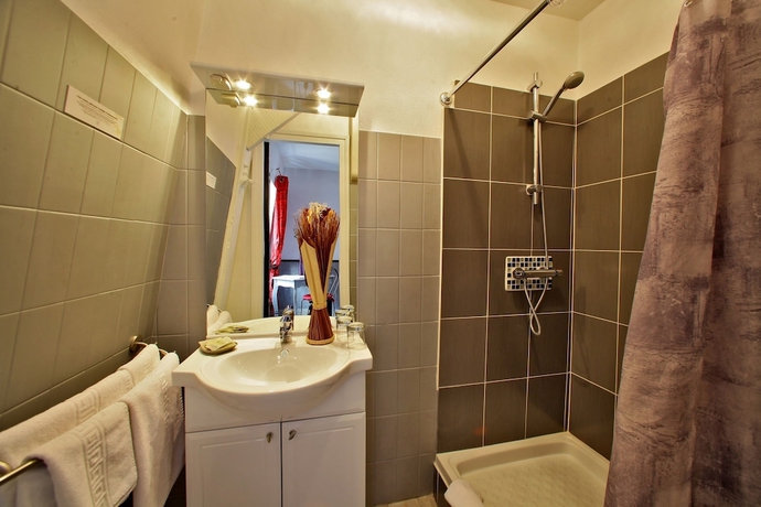 Imagen de la habitación del Hotel Hostellerie Maleville. Foto 17