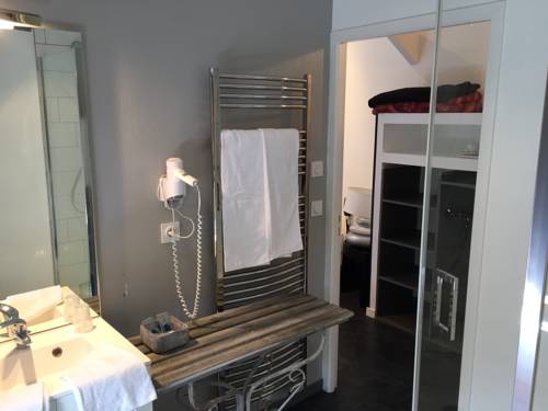 Imagen de la habitación del Hotel Hostellerie Normande. Foto 16