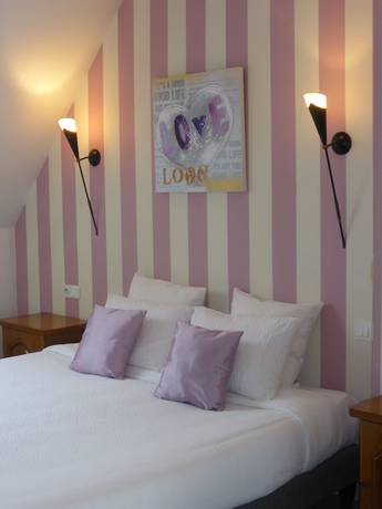 Imagen de la habitación del Hotel Hostellerie Saint Louis. Foto 17