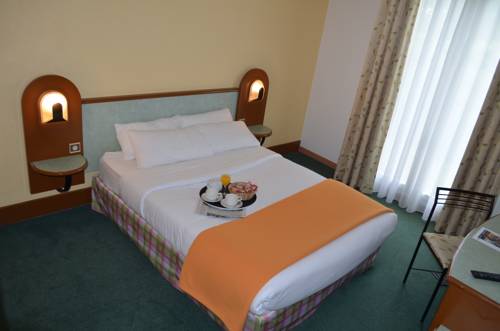 Imagen de la habitación del Hotel Hostellerie Saint Vincent Beauvais Aéroport. Foto 5