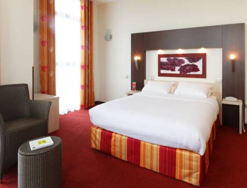 Imagen de la habitación del Hotel Hostellerie Saint Vincent Beauvais Aéroport. Foto 7