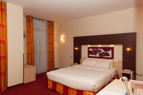 Imagen de la habitación del Hotel Hostellerie Saint Vincent Beauvais Aéroport. Foto 10