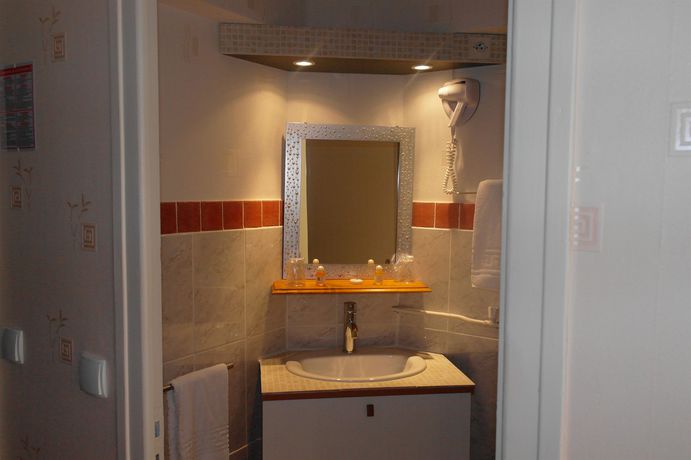 Imagen de los interiores del Hotel Hostellerie Saint-clément. Foto 16