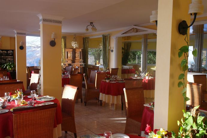 Imagen de la habitación del Hotel Hostellerie Saint-clément. Foto 8