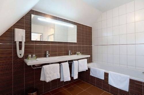 Imagen de la habitación del Hotel Hostellerie St Vincent. Foto 3