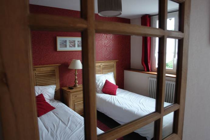 Imagen de la habitación del Hotel Hostellerie de la Porte Bellon. Foto 5