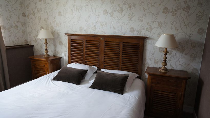 Imagen de la habitación del Hotel Hostellerie de la Porte Bellon. Foto 6