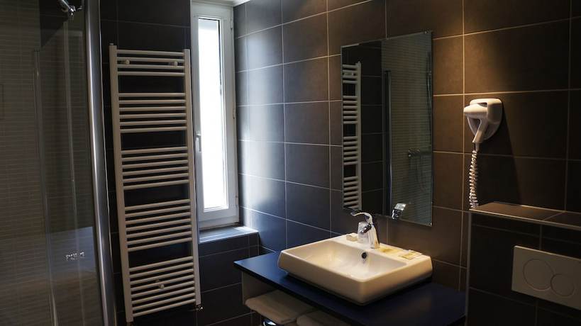 Imagen de la habitación del Hotel Hostellerie de la Porte Bellon. Foto 10