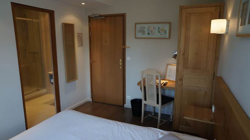 Imagen de la habitación del Hotel Hostellerie de la Porte Bellon. Foto 15
