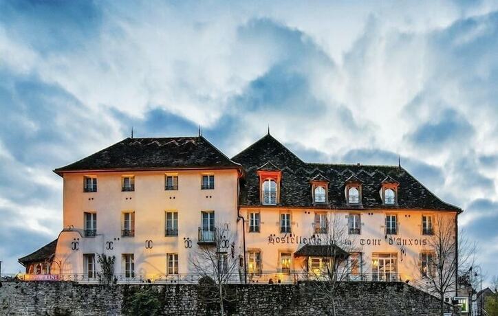 Imagen general del Hotel Hostellerie de la Tour d\'Auxois. Foto 1