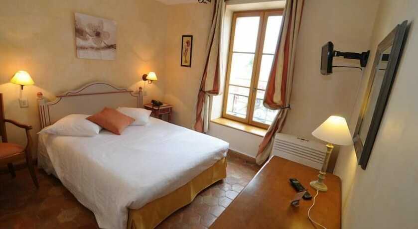 Imagen de la habitación del Hotel Hostellerie de la Tour d\'Auxois. Foto 13