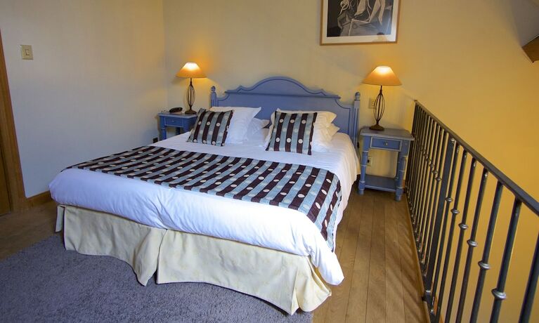 Imagen de la habitación del Hotel Hostellerie de la Tour d\'Auxois. Foto 16