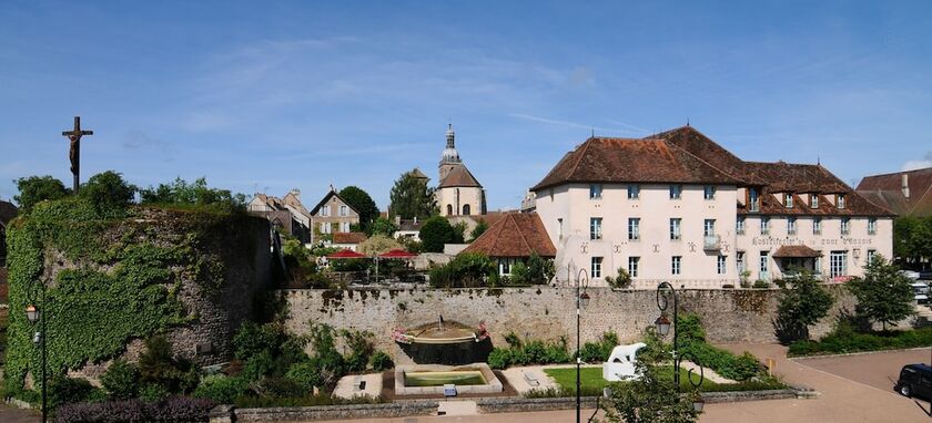 Imagen general del Hotel Hostellerie de la Tour d\'Auxois. Foto 4
