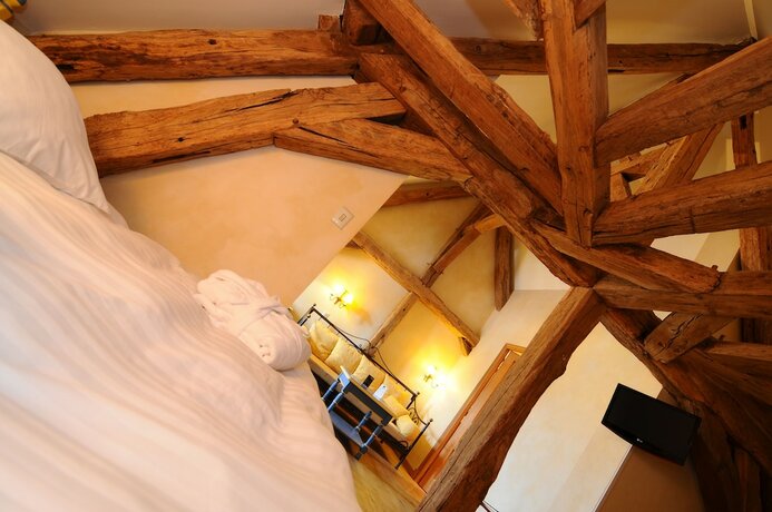 Imagen general del Hotel Hostellerie de la Tour d\'Auxois. Foto 5