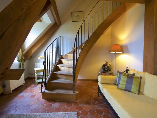 Imagen general del Hotel Hostellerie de la Tour d\'Auxois. Foto 6