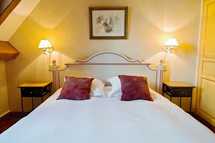 Imagen de la habitación del Hotel Hostellerie de la Tour d\'Auxois. Foto 17