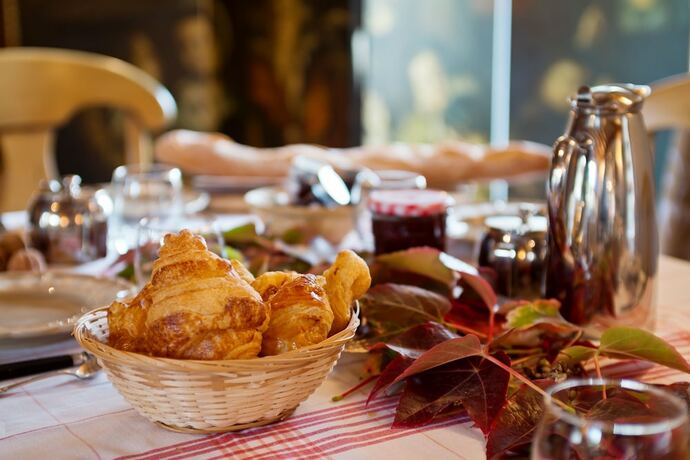 Imagen general del Hotel Hostellerie de la Tour d\'Auxois. Foto 11