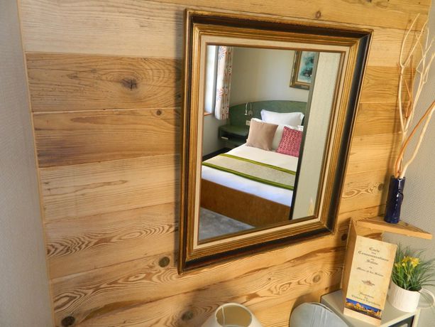 Imagen de la habitación del Hotel Hostellerie du Ch&acirc;teau, Eguisheim. Foto 16