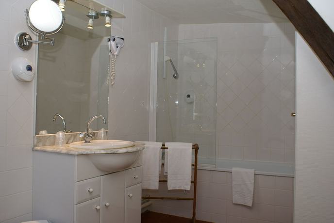 Imagen de la habitación del Hotel Hostellerie du Château de l\'Isle. Foto 15