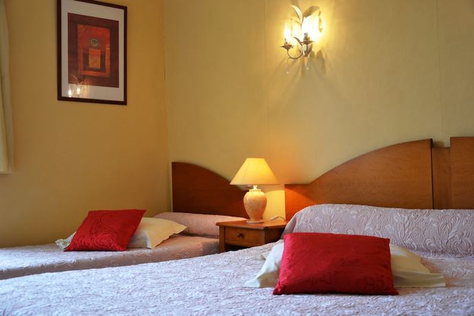 Imagen de la habitación del Hotel Hostellerie du Parc, Cambo Les Bains. Foto 16
