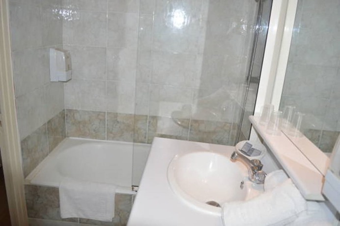 Imagen de la habitación del Hotel Hostellerie du Parc. Foto 6