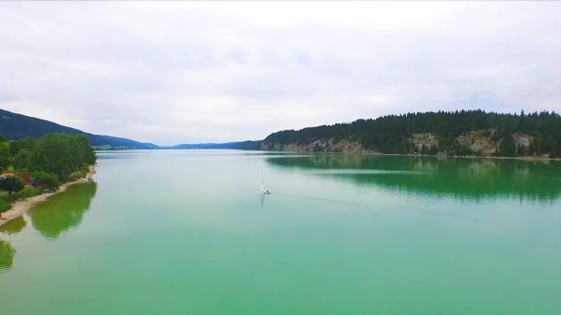 Imagen de los exteriores del Hotel Hostellerie la Baie du Lac. Foto 4