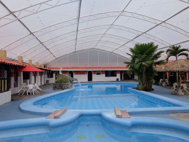 Imagen de la piscina del Hotel Hosteria El Surillal. Foto 14