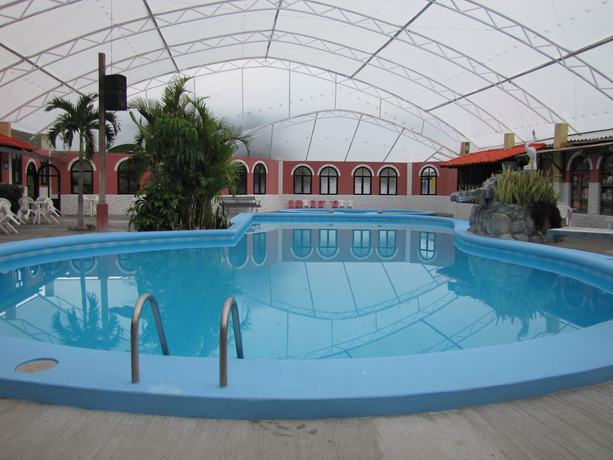 Imagen de la piscina del Hotel Hosteria El Surillal. Foto 18