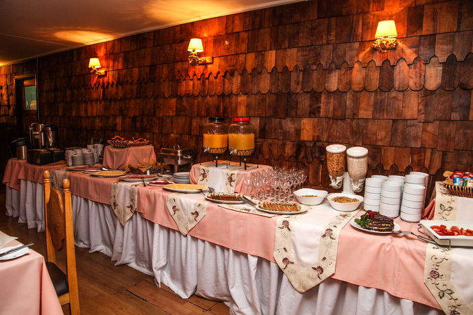 Imagen del bar/restaurante del Hotel Hosteria Pehoe. Foto 3