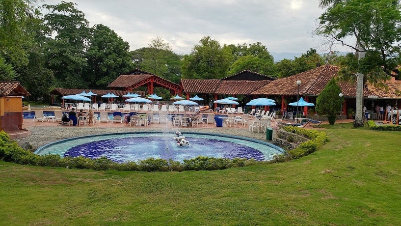 Imagen de la piscina del Hotel Hosteria Real Santa Fe. Foto 16