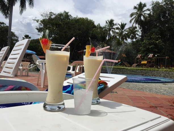 Imagen de la piscina del Hotel Hosteria Real Santa Fe. Foto 17