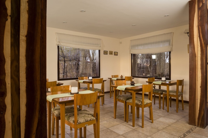 Imagen del bar/restaurante del Hotel Hosteria Roble Sur. Foto 3