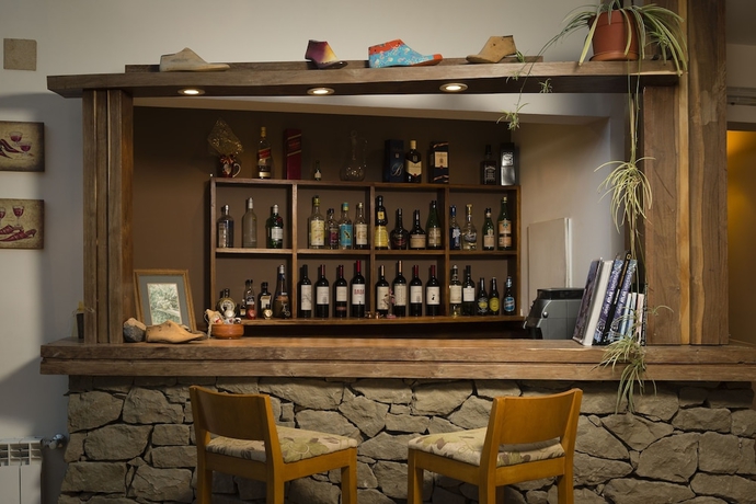 Imagen del bar/restaurante del Hotel Hosteria Roble Sur. Foto 6