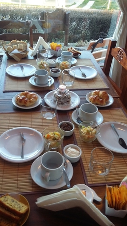 Imagen del bar/restaurante del Hotel Hosteria Rukahue. Foto 2