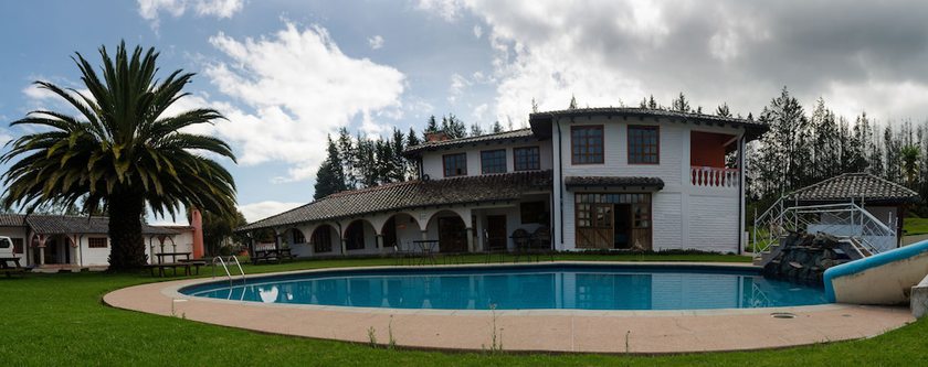 Imagen de la piscina del Hotel Hosteria San Carlos Tababela. Foto 17
