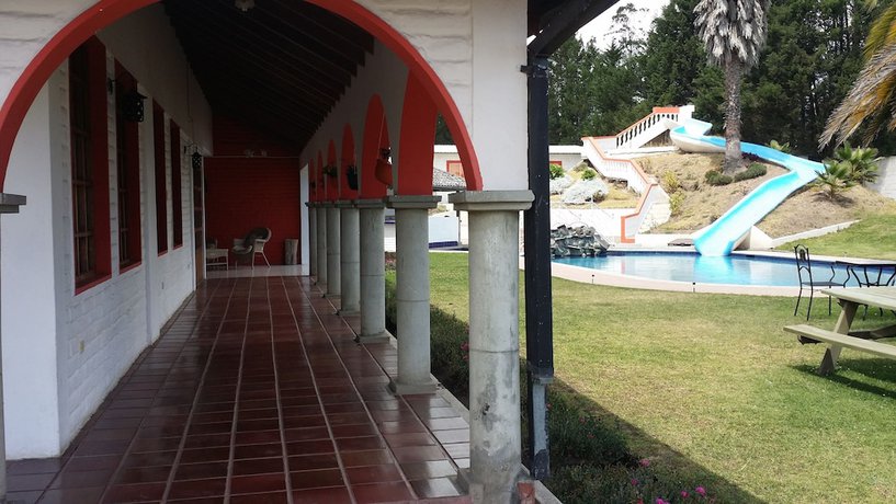 Imagen de la piscina del Hotel Hosteria San Carlos Tababela. Foto 19