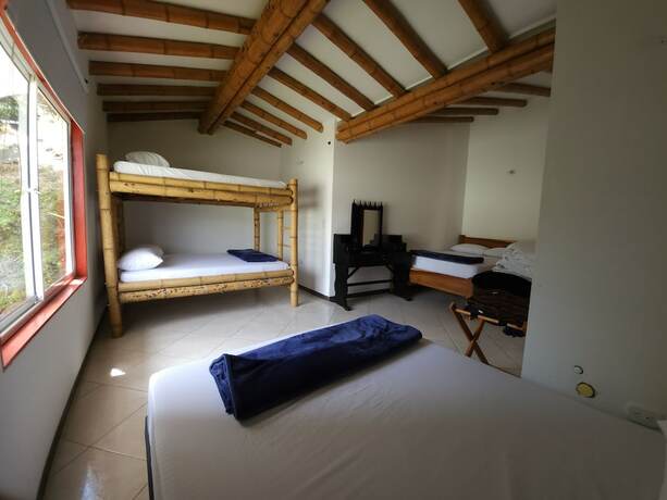 Imagen de la habitación del Hotel Hoster&iacute;a Brisas del R&iacute;o. Foto 15