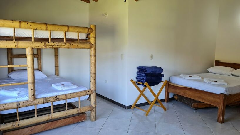 Imagen de la habitación del Hotel Hoster&iacute;a Brisas del R&iacute;o. Foto 16