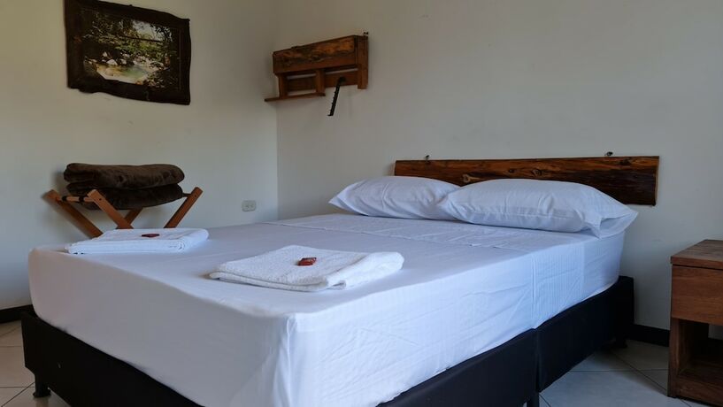 Imagen de la habitación del Hotel Hoster&iacute;a Brisas del R&iacute;o. Foto 17