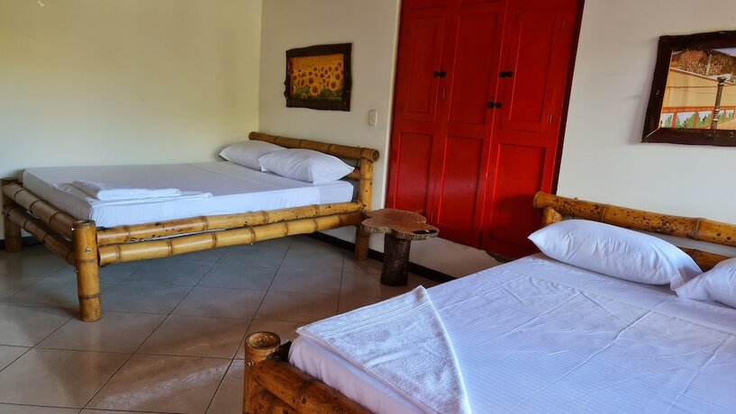 Imagen de la habitación del Hotel Hoster&iacute;a Brisas del R&iacute;o. Foto 18