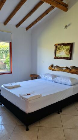 Imagen de la habitación del Hotel Hoster&iacute;a Brisas del R&iacute;o. Foto 19