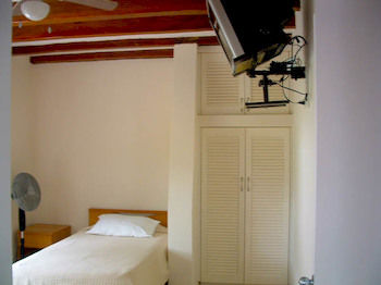Imagen de la habitación del Hotel Hoster&iacute;a Del Parque. Foto 2