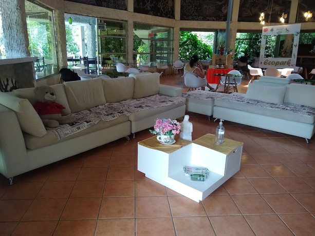 Imagen de los interiores del Hotel Hoster&iacute;a Ecopark. Foto 20